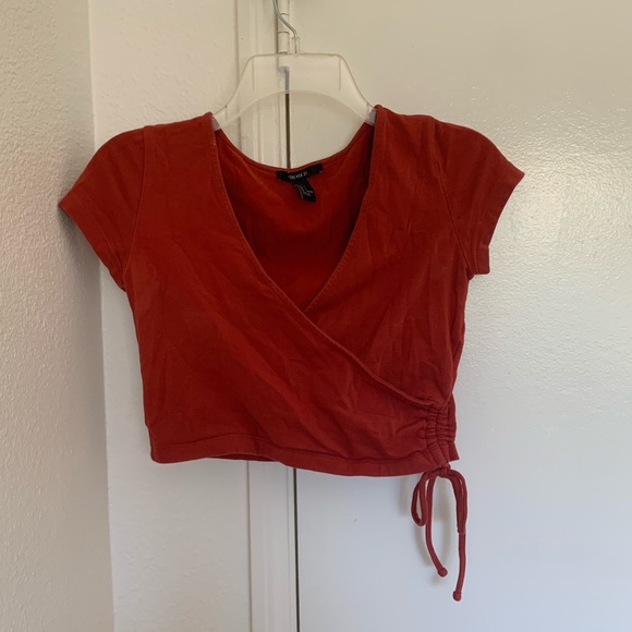 Red cropped top - Picture 2 of 3